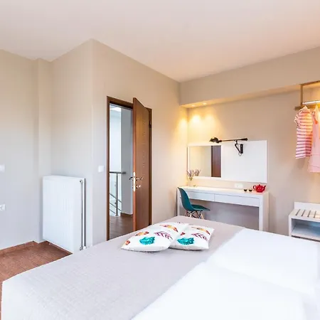 Aelia I Modern & Ideal For Large Groups * Galatas (Chania)