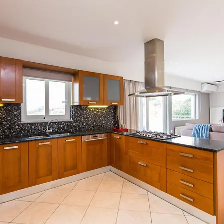 Aelia I Modern & Ideal For Large Groups * Galatas (Chania)