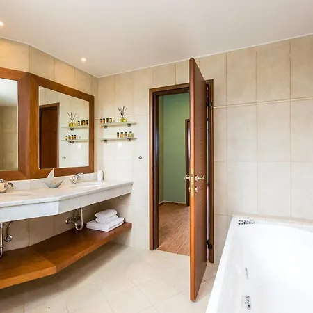 Villa Aelia I Modern & Ideal For Large Groups *