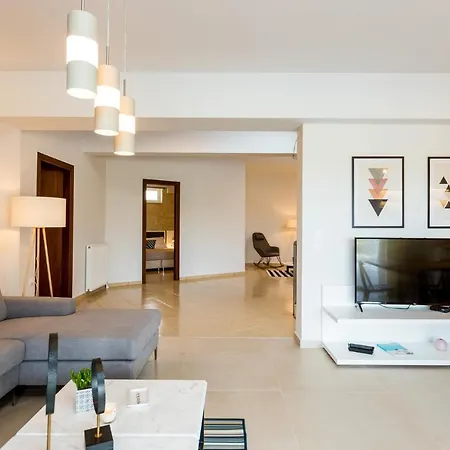 Aelia I Modern & Ideal For Large Groups *